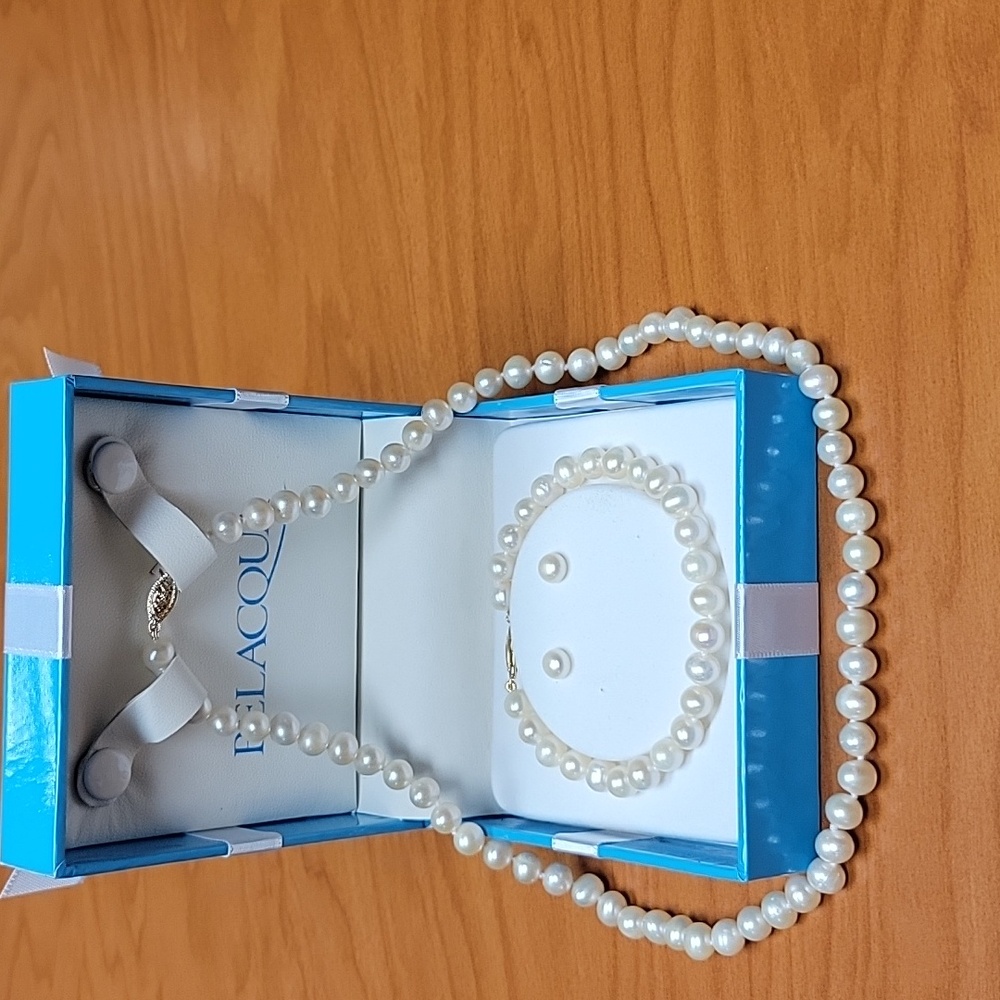 Belacqua Blue Gift Box Pearls